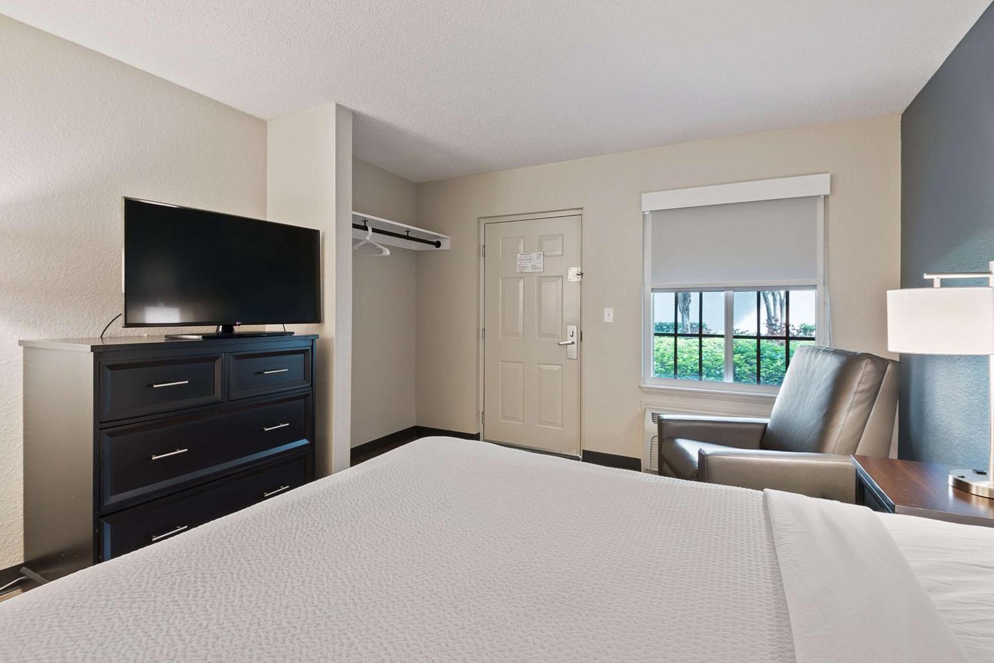 Extended Stay America Suites - Miami - Airport - Blue Lagoon Miami Springs Екстер'єр фото