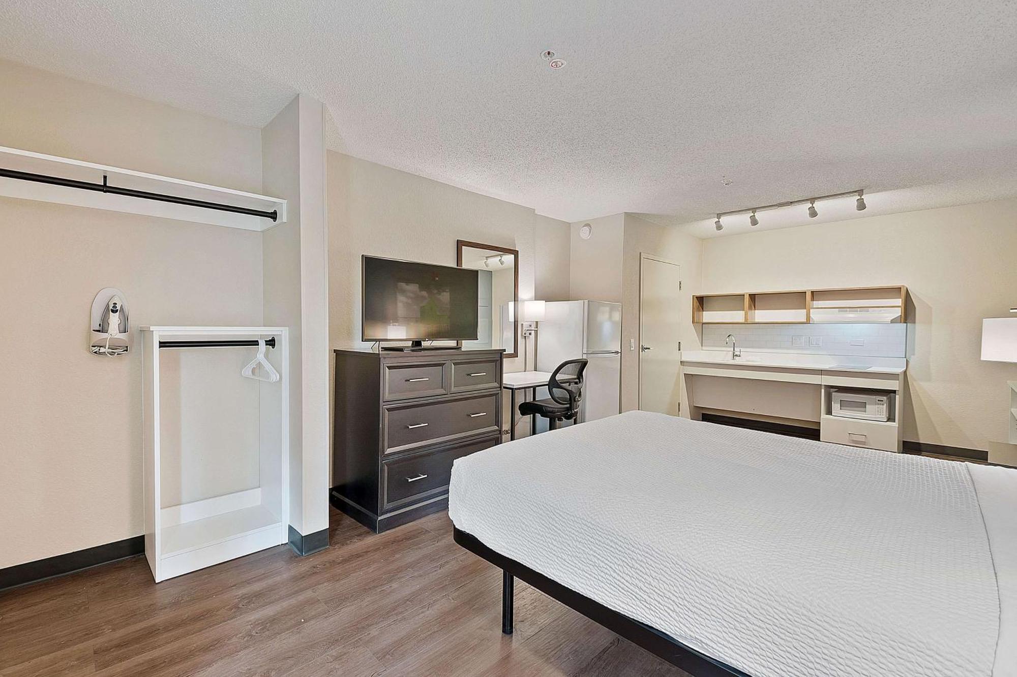 Extended Stay America Suites - Miami - Airport - Blue Lagoon Miami Springs Екстер'єр фото